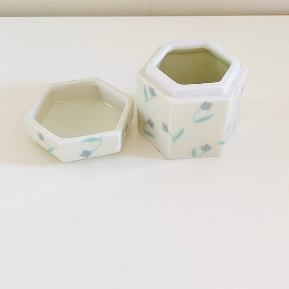 Porcelain Floral Print Small Jewelry Box - Picture 6 of 9